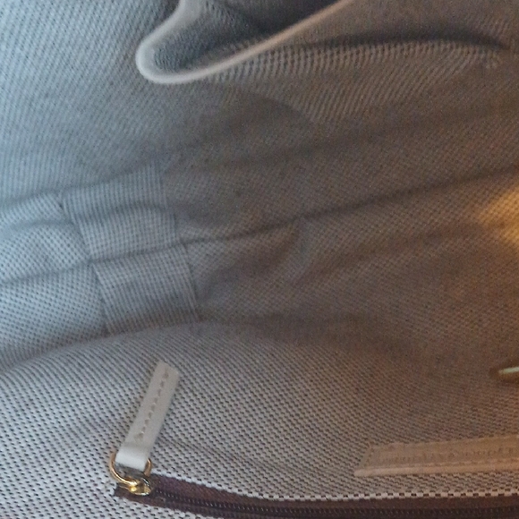 Dooney & Bourke NWOT Cream Shoulder Bag - Picture 9 of 11